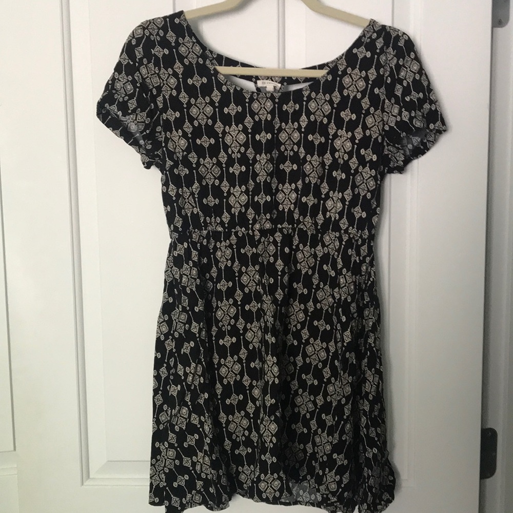 Black and white patterned dress
